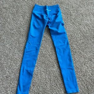 Alphalete leggings, blue, booty scrunch.